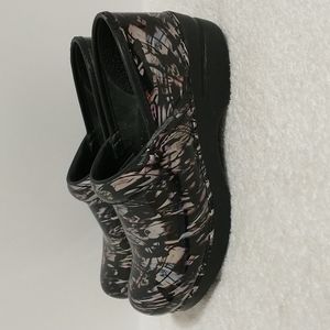 Dansko Women's Professional Clog Metallic Waves Patent 706830202 EU Size 39